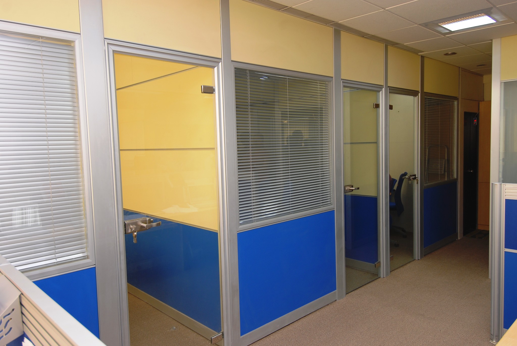 010 workstation cabin available For rent sector